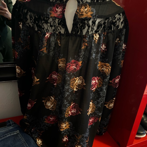 Knox Rose dark floral with lace and velvet accents - Picture 3 of 8